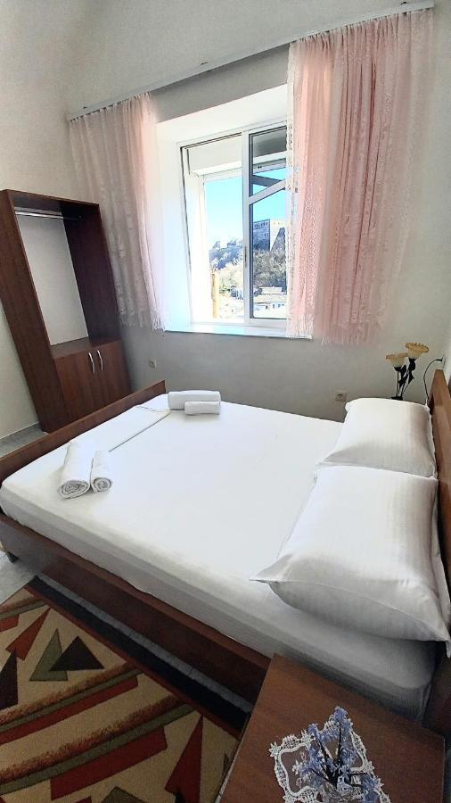 Guesthouse Celo Gjirokastër Dış mekan fotoğraf