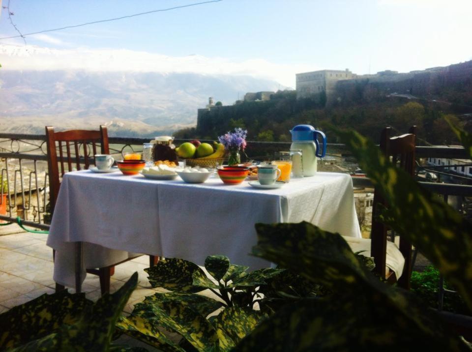 Guesthouse Celo Gjirokastër Dış mekan fotoğraf